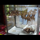 Ratten scheinen eine lokale Spezialität zu sein; viele Imbissstände haben sie in ihren Auslagen